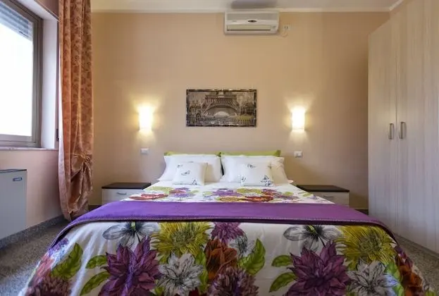 Standard Tek Büyük Yataklı Oda