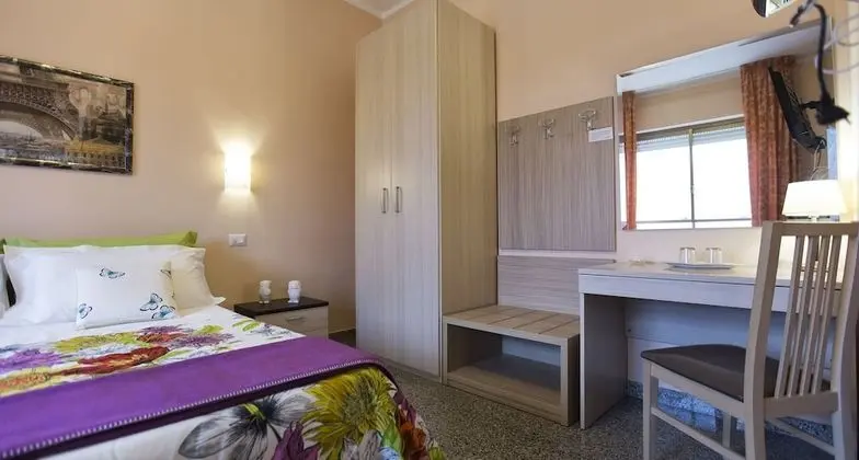 Standard Tek Büyük Yataklı Oda