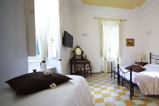 Deluxe Üç Kişilik Oda, Bahçe Manzaralı