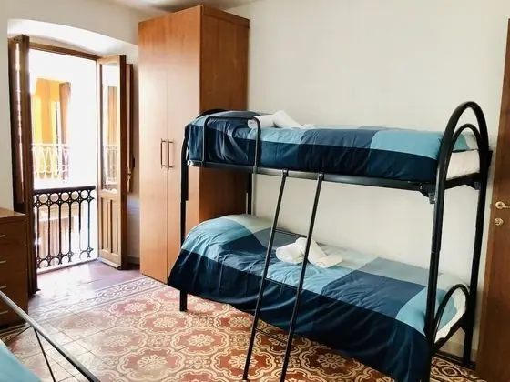 Family Oda (Caladomestica)