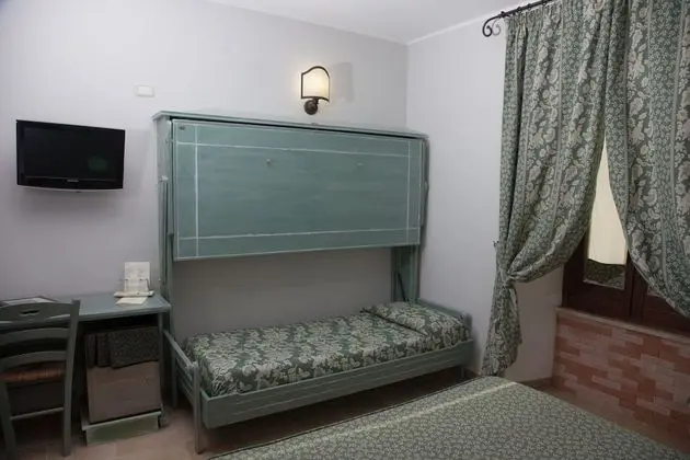 Üç Kişilik Oda