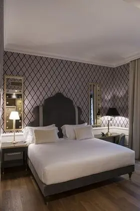 Deluxe Oda, 1 En Büyük (King) Boy Yatak