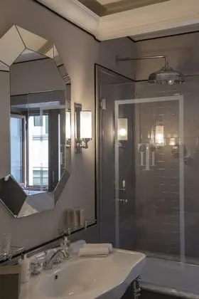 Deluxe Oda, 1 En Büyük (King) Boy Yatak