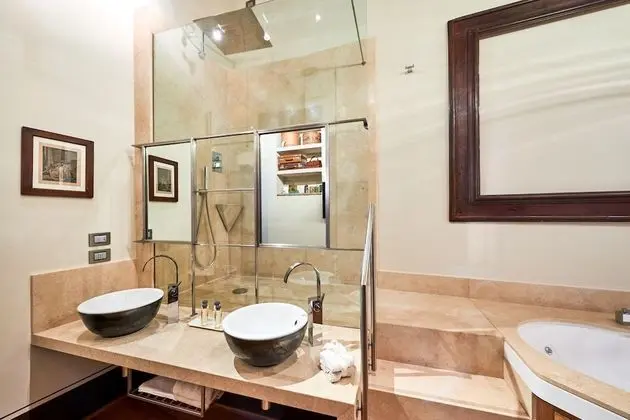 Deluxe Oda, 1 En Büyük (King) Boy Yatak, Tepe Manzaralı