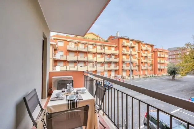 Family Apart Daire, 1 Çift Kişilik Yatak ve Çekyat, Bahçeli (Il Tulipano Giallo 100 Mt From The)