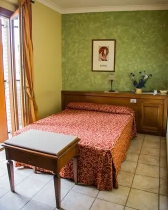 Büyük Yataklı Tek Kişilik Oda