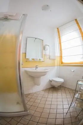 Büyük Yataklı Tek Kişilik Oda