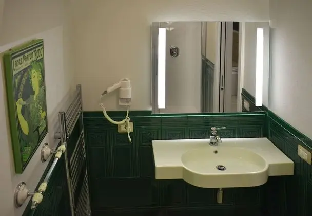 Tek Büyük veya İki Ayrı Yataklı Oda, Balkon