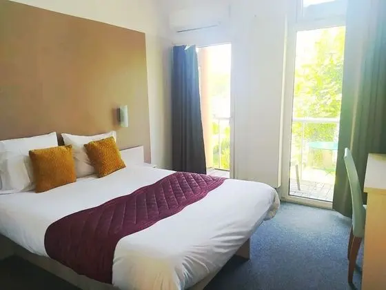 Tek Büyük Yataklı Oda