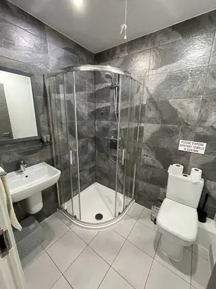Üç Kişilik Oda, Banyolu/Duşlu