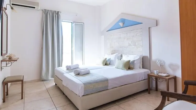 Two Bedroom Apartment with Pool View