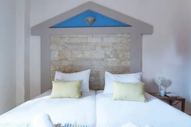 Two Bedroom Apartment with Pool View