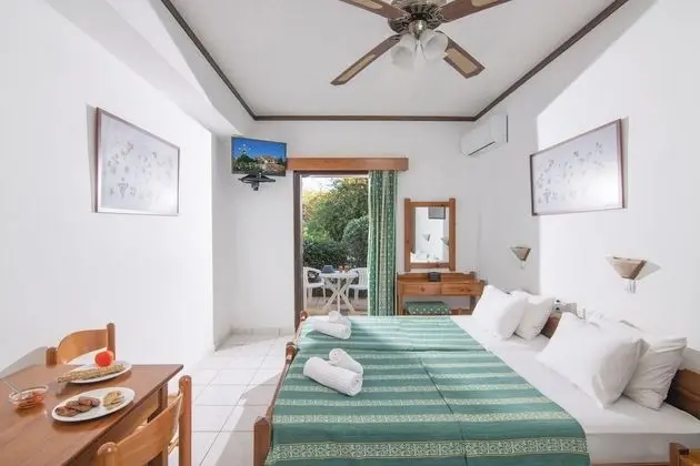 Studio with Garden or Pool view