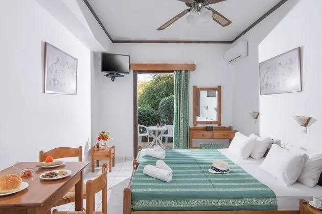 Studio with Garden or Pool view