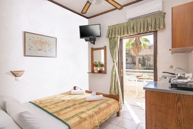 Studio with Garden or Pool view