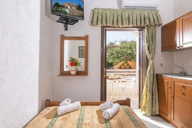 Studio with Garden or Pool view