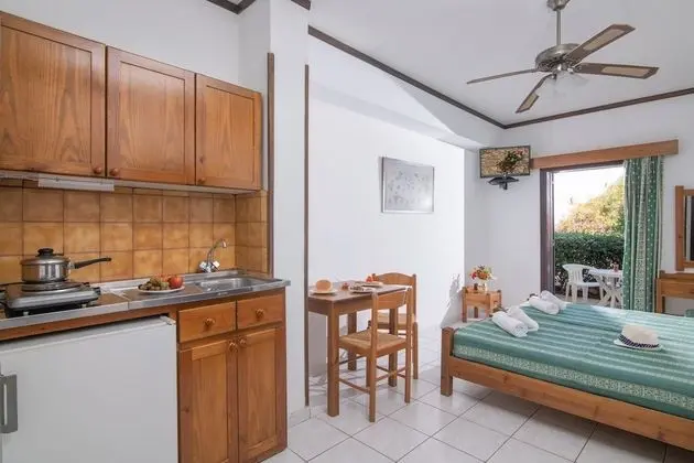 Studio with Garden or Pool view