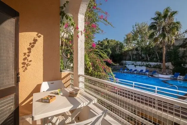 Studio with Garden or Pool view