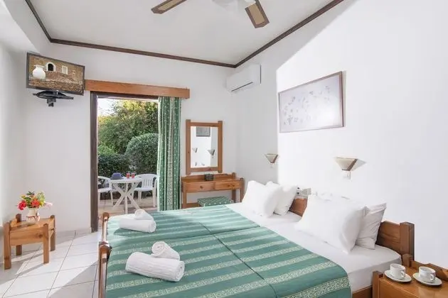 Studio with Garden or Pool view