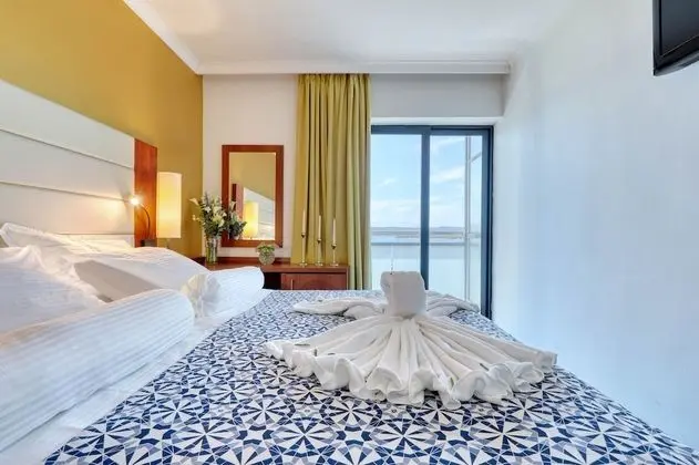 Superior Tek Büyük Yataklı Oda, Balkon (Sea View)