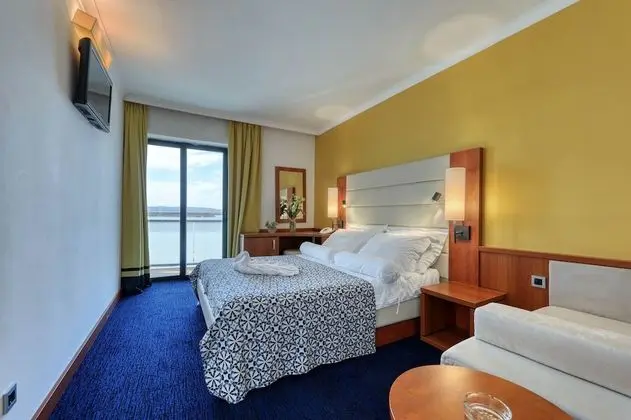 Superior Tek Büyük Yataklı Oda, Balkon (Sea View)