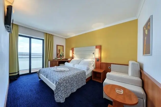 Superior Tek Büyük Yataklı Oda, Balkon (Sea View)