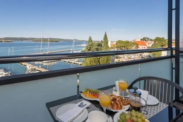Superior Tek Büyük Yataklı Oda, Balkon (Sea View)
