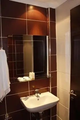 Üç Kişilik Oda