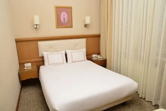 Üç Kişilik Oda