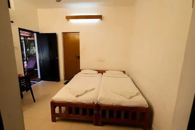 Lakefacing Family Cottage