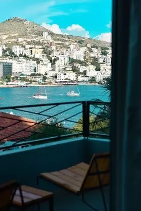 Tek Büyük Yataklı Oda, Balkon