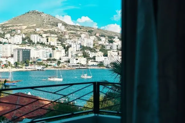 Tek Büyük Yataklı Oda, Balkon