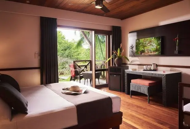 Bungalov (Tropical)