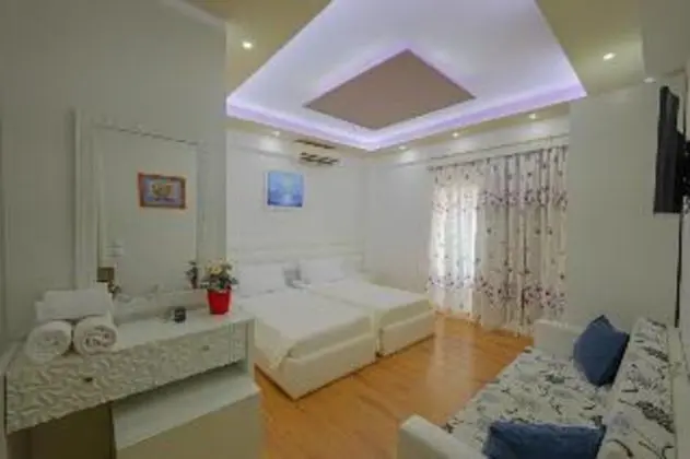 1 Çift Kişilik Veya 2 Tek Kişilik Yatak