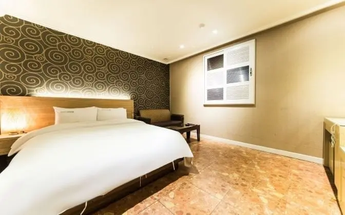 Oda (Deluxe Infinite Room (Disney Plus / N)