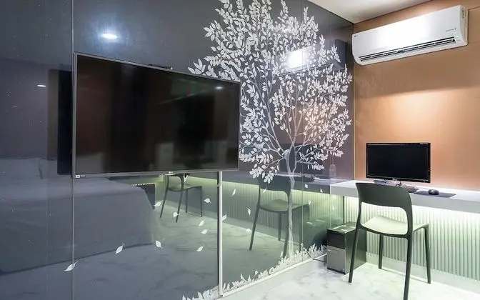 Oda (Standard room (air purifier Netflix a)