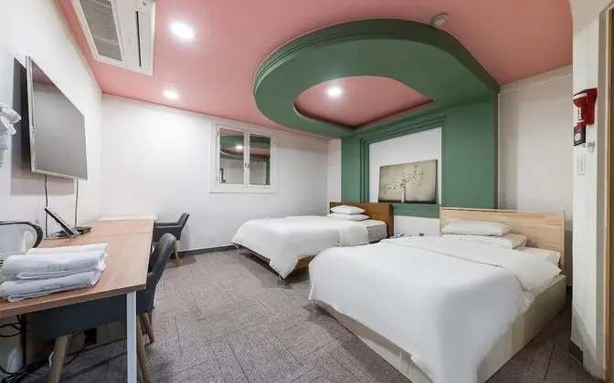 Oda (Deluxe Twin (Cine Hotel's latest free)