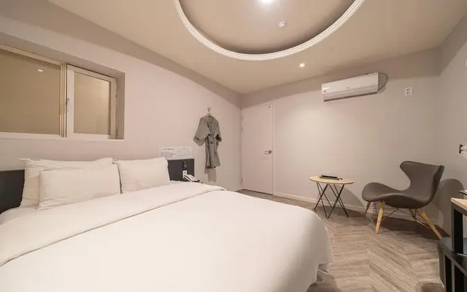 Oda (1st floor special room (Netflix avail)