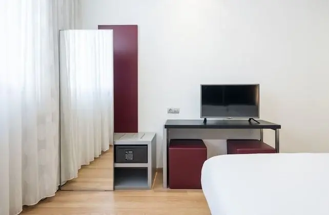 Büyük Yataklı Tek Kişilik Oda