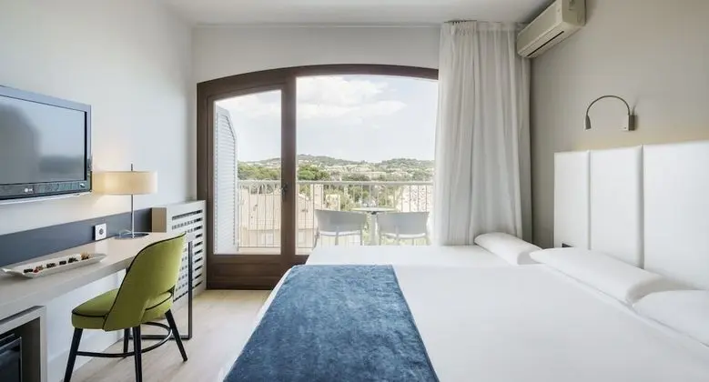 Üç Kişilik Oda, Deniz Manzaralı