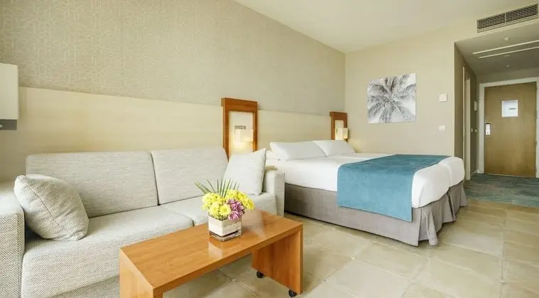 Üç Kişilik Oda, Deniz Manzaralı (2 adults + 1 child)