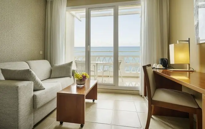 Üç Kişilik Oda, Deniz Manzaralı (2 adults + 1 child)