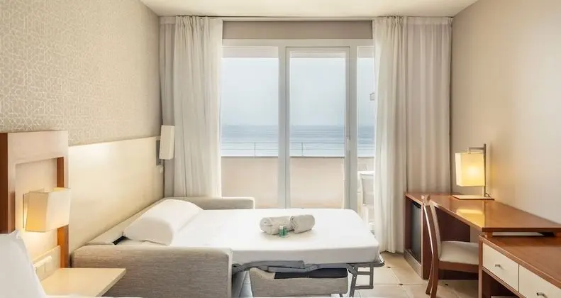 Üç Kişilik Oda, Deniz Manzaralı (2 adults + 1 child)