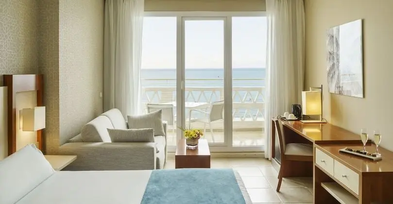 Üç Kişilik Oda, Deniz Manzaralı (2 adults + 1 child)