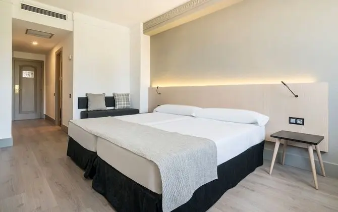 Premium Tek Büyük Yataklı Oda