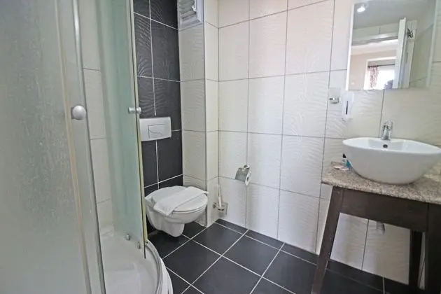 Standard Üç Kişilik Oda, Tepe Manzaralı