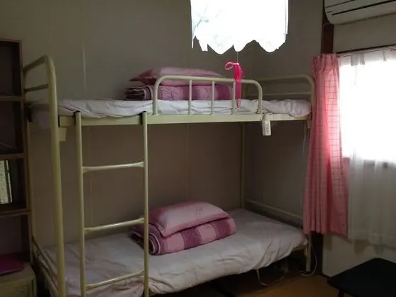Tek Büyük Yataklı Oda, Sadece kadınlar için (2 Bunk Beds, Shared Bathroom)