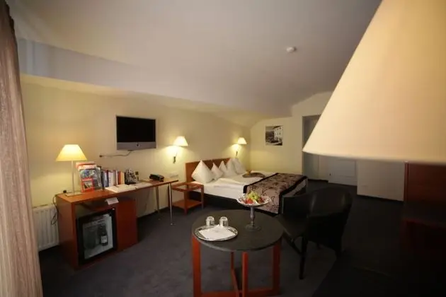 Tek Büyük Yataklı Oda, Balkon, Göl Manzaralı