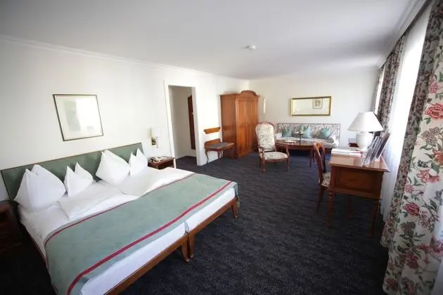 Tek Büyük Yataklı Oda, Balkon, Göl Manzaralı