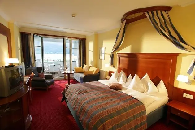 Tek Büyük Yataklı Oda, Balkon, Göl Manzaralı